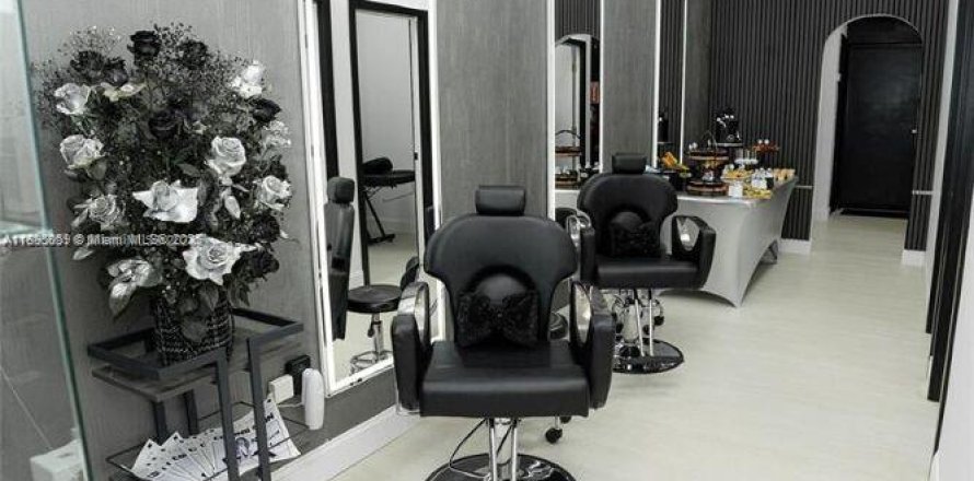 Propiedad comercial en Miami, Florida № 1952782