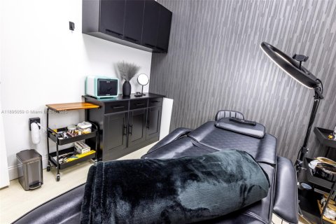 Propiedad comercial en venta en Miami, Florida № 1952782 - foto 28