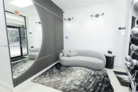 Propiedad comercial en venta en Miami, Florida № 1952782 - foto 5