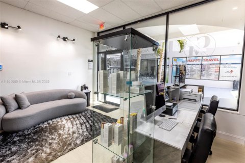 Propiedad comercial en venta en Miami, Florida № 1952782 - foto 22