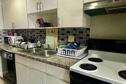Condo in Orlando, Florida, 3 bedrooms  № 2096927 - photo 2
