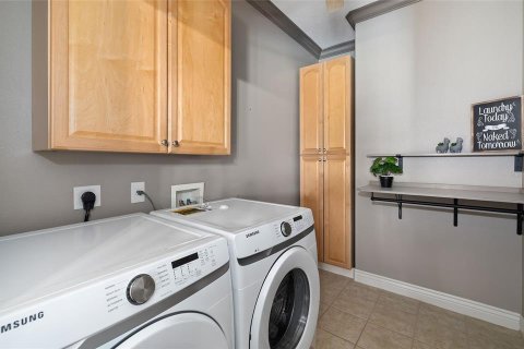 Купить виллу или дом в Майкка Сити, Флорида 11 комнат, 446.67м2, № 1757610 - фото 26