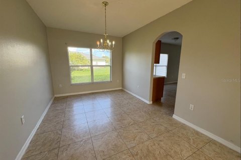 House in Poinciana, Florida 4 bedrooms, 205.31 sq.m. № 1885436 - photo 14