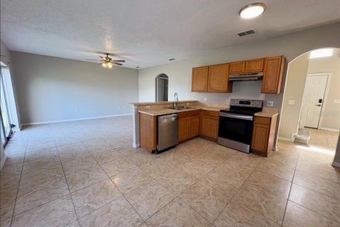 House in Poinciana, Florida 4 bedrooms, 205.31 sq.m. № 1885436 - photo 15
