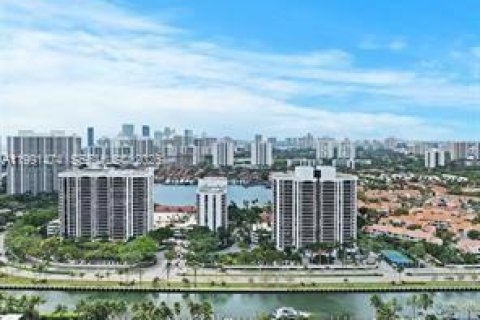 Condo in Aventura, Florida, 2 bedrooms № 2052230 - photo 28