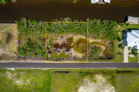 Commercial property in Punta Gorda, Florida № 1971941 - photo 12