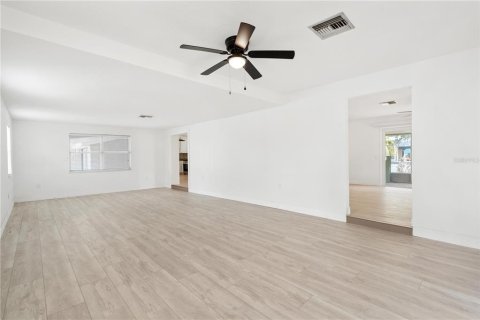 Casa en venta en New Port Richey, Florida, 4 dormitorios, 212.1 m2 № 2211184 - foto 18