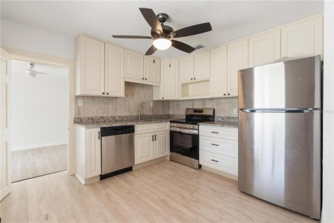 Casa en venta en New Port Richey, Florida, 4 dormitorios, 212.1 m2 № 2211184 - foto 13
