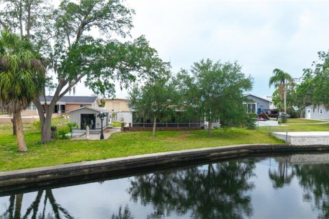 Casa en venta en New Port Richey, Florida, 4 dormitorios, 212.1 m2 № 2211184 - foto 3
