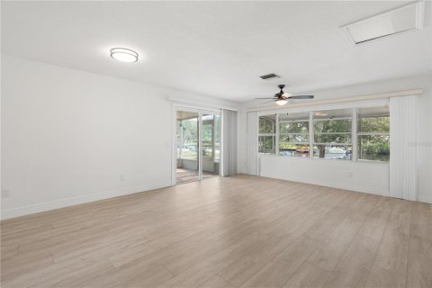 Casa en venta en New Port Richey, Florida, 4 dormitorios, 212.1 m2 № 2211184 - foto 21