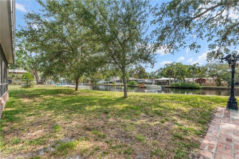 Casa en venta en New Port Richey, Florida, 4 dormitorios, 212.1 m2 № 2211184 - foto 5