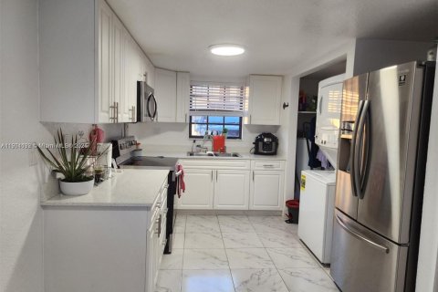 Touwnhouse à louer à Hialeah, Floride: 3 chambres, 124.21 m2 № 1952260 - photo 10