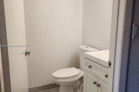 Touwnhouse à louer à Hialeah, Floride: 3 chambres, 124.21 m2 № 1952260 - photo 17