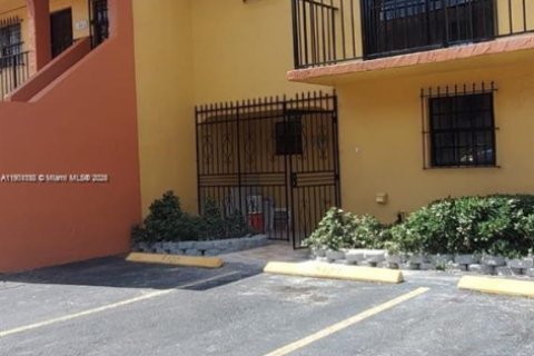 Touwnhouse à louer à Hialeah, Floride: 3 chambres, 124.21 m2 № 1952260 - photo 2