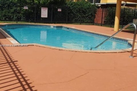 Touwnhouse à louer à Hialeah, Floride: 3 chambres, 124.21 m2 № 1952260 - photo 26