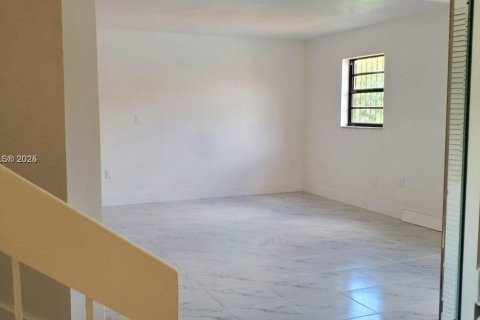 Touwnhouse à louer à Hialeah, Floride: 3 chambres, 124.21 m2 № 1952260 - photo 4