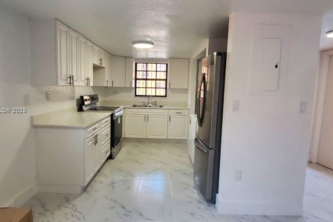 Touwnhouse à louer à Hialeah, Floride: 3 chambres, 124.21 m2 № 1952260 - photo 8
