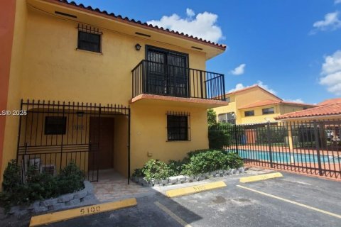 Touwnhouse à louer à Hialeah, Floride: 3 chambres, 124.21 m2 № 1952260 - photo 1