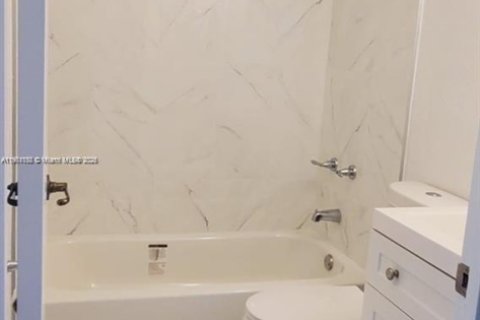 Touwnhouse à louer à Hialeah, Floride: 3 chambres, 124.21 m2 № 1952260 - photo 12