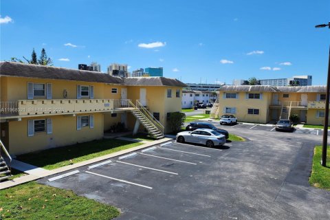 Copropriété à louer à Miami, Floride: 2 chambres, 69.68 m2 № 2031594 - photo 24