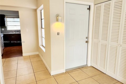 Copropriété à louer à Miami, Floride: 2 chambres, 69.68 m2 № 2031594 - photo 4