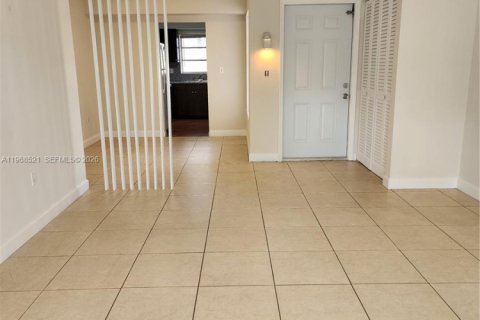 Copropriété à louer à Miami, Floride: 2 chambres, 69.68 m2 № 2031594 - photo 13