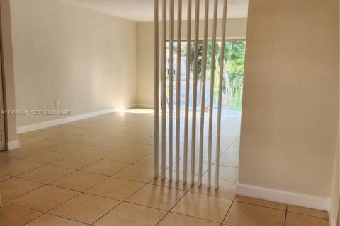 Copropriété à louer à Miami, Floride: 2 chambres, 69.68 m2 № 2031594 - photo 10