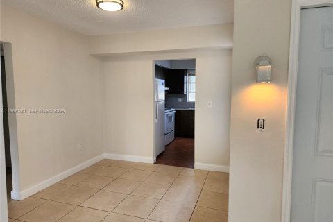 Copropriété à louer à Miami, Floride: 2 chambres, 69.68 m2 № 2031594 - photo 5