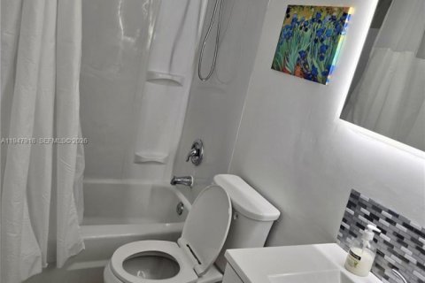 Снять в аренду кондоминиум в Майами, Флорида 3 спальни, 91.97м2, № 2005052 - фото 24