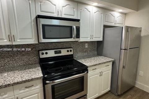 Condo in Cutler Bay, Florida, 2 bedrooms  № 2067845 - photo 3