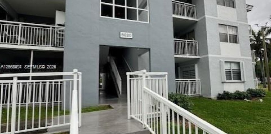 Condo in Cutler Bay, Florida, 2 bedrooms  № 2067845