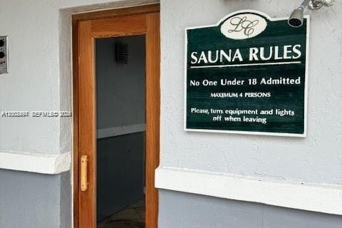 Condo in Cutler Bay, Florida, 2 bedrooms  № 2067845 - photo 20