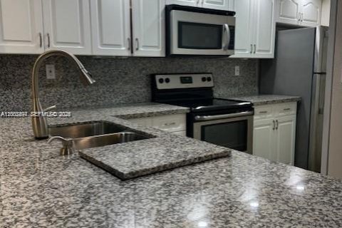 Condo in Cutler Bay, Florida, 2 bedrooms  № 2067845 - photo 4