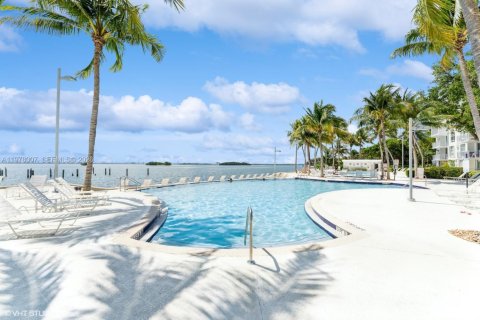 Apartamento en alquiler en Miami, Florida, 2 dormitorios, 91.97 m2 № 2042581 - foto 3