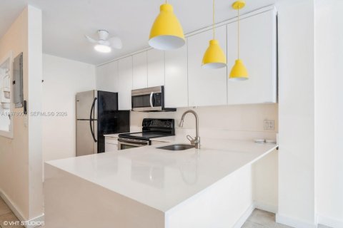 Apartamento en alquiler en Miami, Florida, 2 dormitorios, 91.97 m2 № 2042581 - foto 5