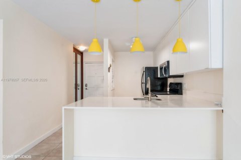 Apartamento en alquiler en Miami, Florida, 2 dormitorios, 91.97 m2 № 2042581 - foto 9