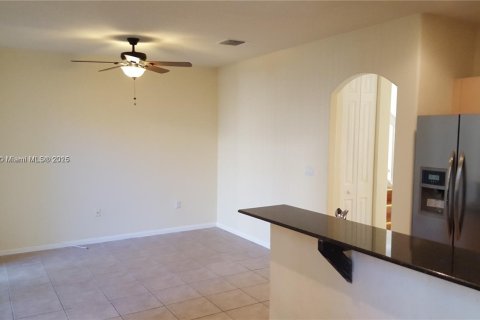 Townhouse in Miramar, Florida 3 bedrooms, 155.05 sq.m. № 1953369 - photo 4