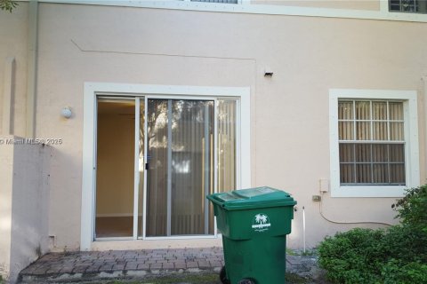 Townhouse in Miramar, Florida 3 bedrooms, 155.05 sq.m. № 1953369 - photo 19