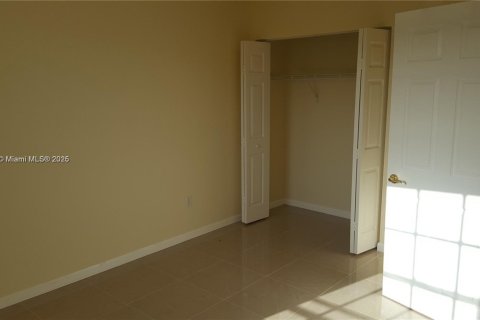 Townhouse in Miramar, Florida 3 bedrooms, 155.05 sq.m. № 1953369 - photo 8