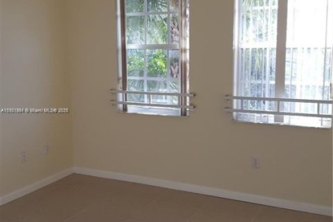 Townhouse in Miramar, Florida 3 bedrooms, 155.05 sq.m. № 1953369 - photo 7
