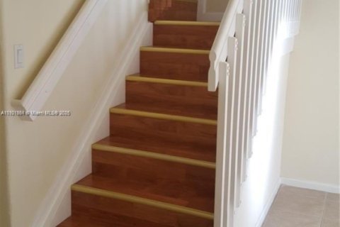 Townhouse in Miramar, Florida 3 bedrooms, 155.05 sq.m. № 1953369 - photo 11