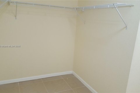 Townhouse in Miramar, Florida 3 bedrooms, 155.05 sq.m. № 1953369 - photo 9