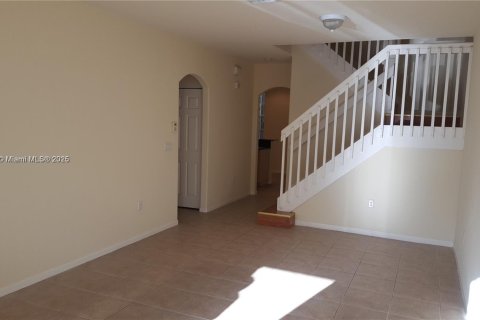 Townhouse in Miramar, Florida 3 bedrooms, 155.05 sq.m. № 1953369 - photo 1