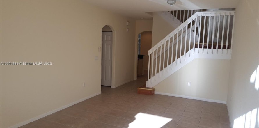 Townhouse in Miramar, Florida 3 bedrooms, 155.05 sq.m. № 1953369