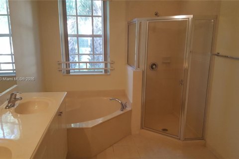 Townhouse in Miramar, Florida 3 bedrooms, 155.05 sq.m. № 1953369 - photo 16