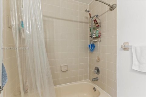 Copropriété à vendre à Miami, Floride: 2 chambres, 125.42 m2 № 1974460 - photo 16