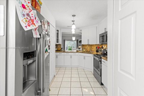 Copropriété à vendre à Miami, Floride: 2 chambres, 125.42 m2 № 1974460 - photo 4