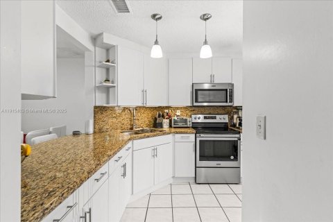 Copropriété à vendre à Miami, Floride: 2 chambres, 125.42 m2 № 1974460 - photo 2