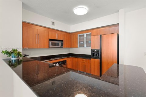 Copropriété à louer à Miami, Floride: 2 chambres, 106.37 m2 № 2360099 - photo 6