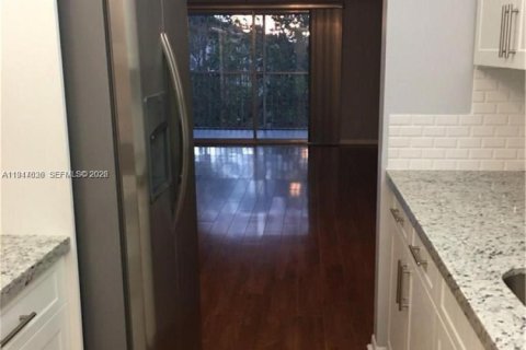 Снять в аренду кондоминиум в Пемброк-Пайнс, Флорида 2 спальни, 102.19м2, № 2004574 - фото 6